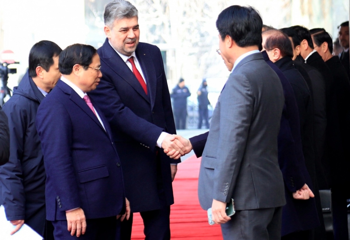 welcome ceremony for pm pham minh chinh in romania picture 4