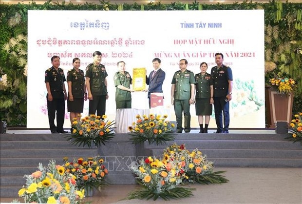 tay ninh, cambodian provinces boost traditional relations picture 1