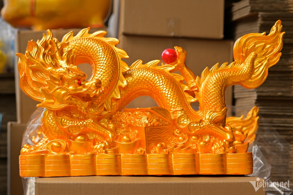 crafting clay dragon-shaped money savings boxes for tet celebration picture 4