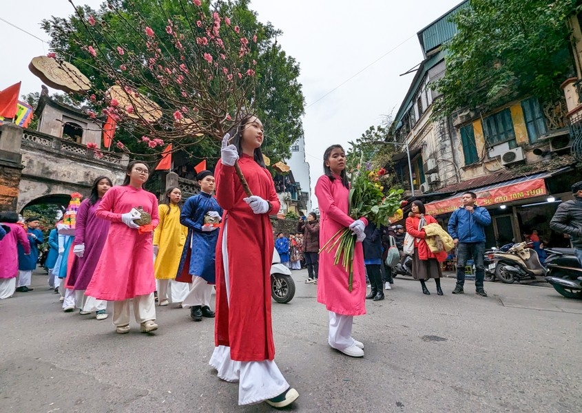 celebrating tet traditions in hanoi s old quarter picture 2