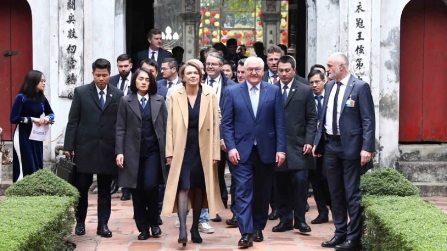 German President visits Temple of Literature in Hanoi