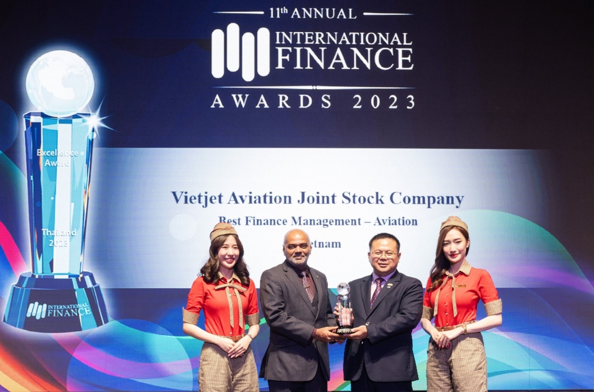 vietjet honoured at international finance awards picture 1