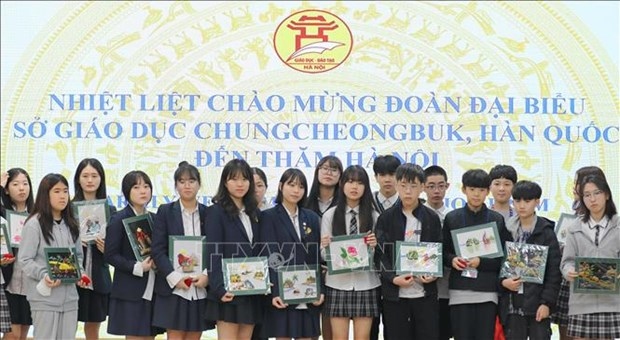 rok students experience daily life, educational activities in hanoi picture 1
