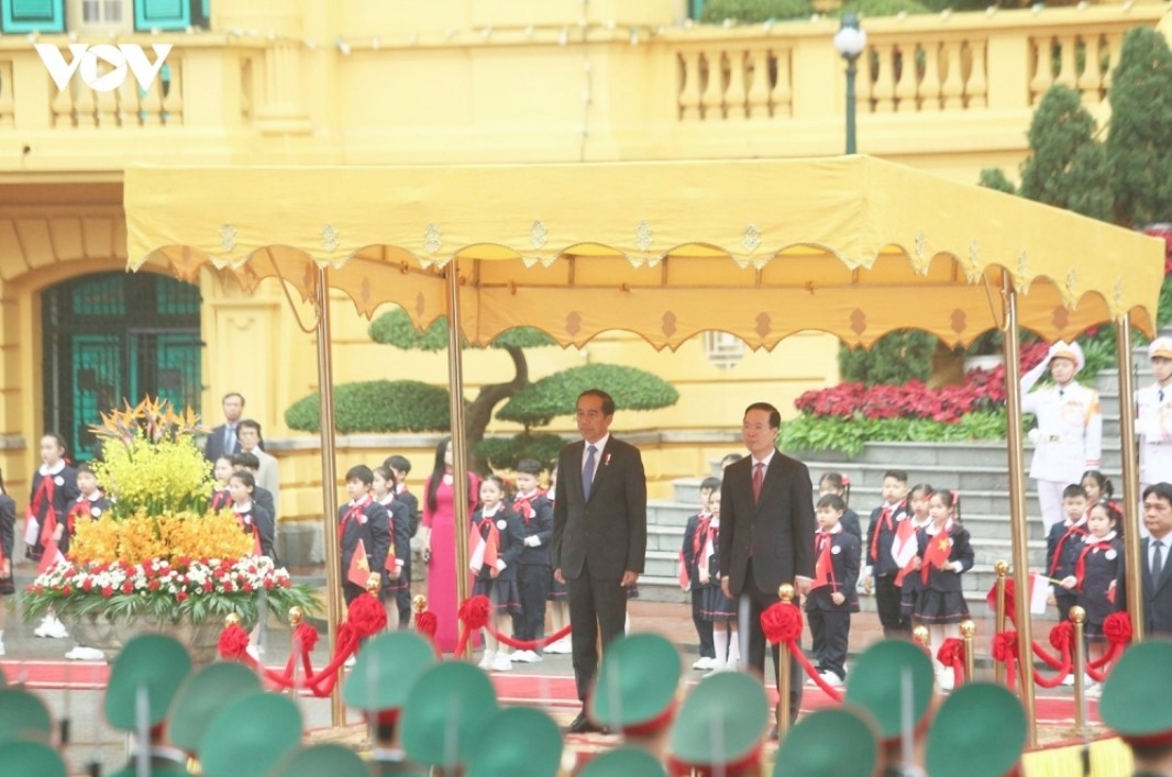 indonesian president welcomed in hanoi with 21-gun salute picture 1