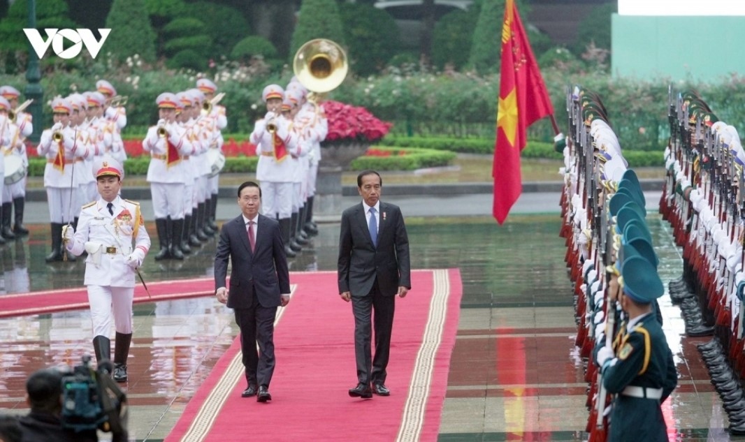 indonesian president welcomed in hanoi with 21-gun salute picture 3