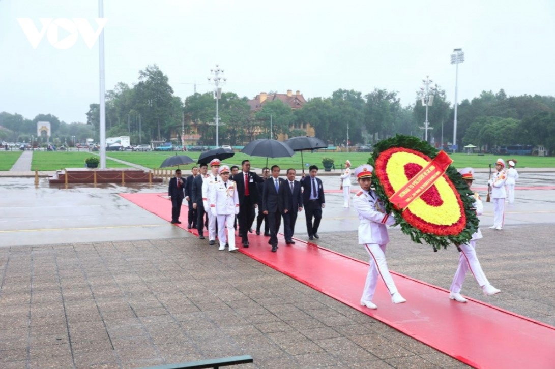 indonesian president welcomed in hanoi with 21-gun salute picture 9 indonesian president welcomed in hanoi with 21-gun salute picture 9