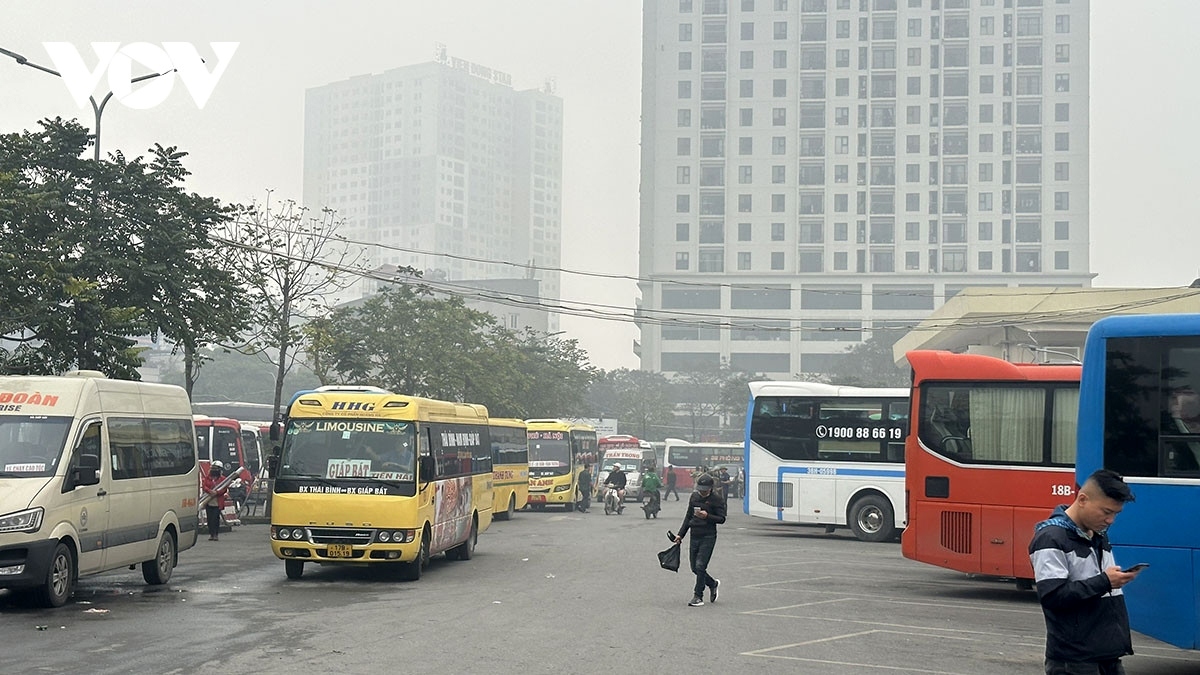 bus stations long for passengers as the long tet holiday nears picture 1