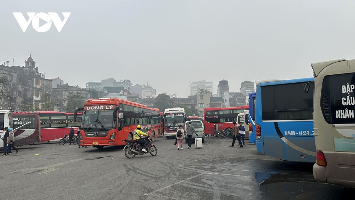 bus stations long for passengers as the long tet holiday nears picture 10