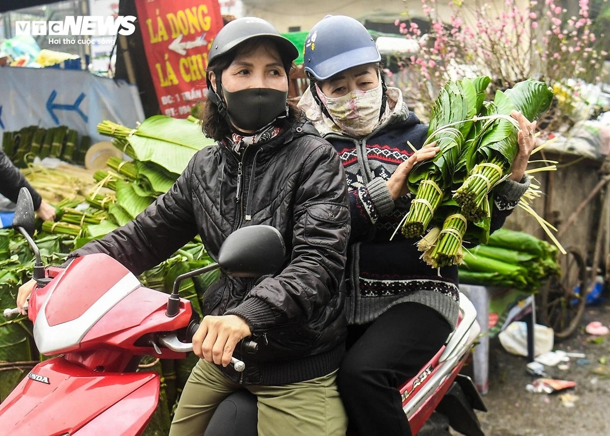 cho la dong lau doi nhat ha noi nhon nhip ngay giap tet hinh anh 12