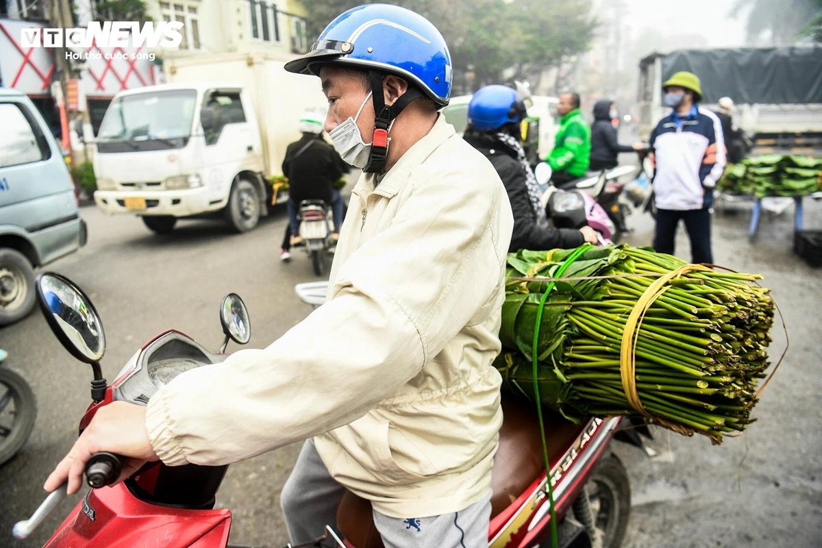 cho la dong lau doi nhat ha noi nhon nhip ngay giap tet hinh anh 14