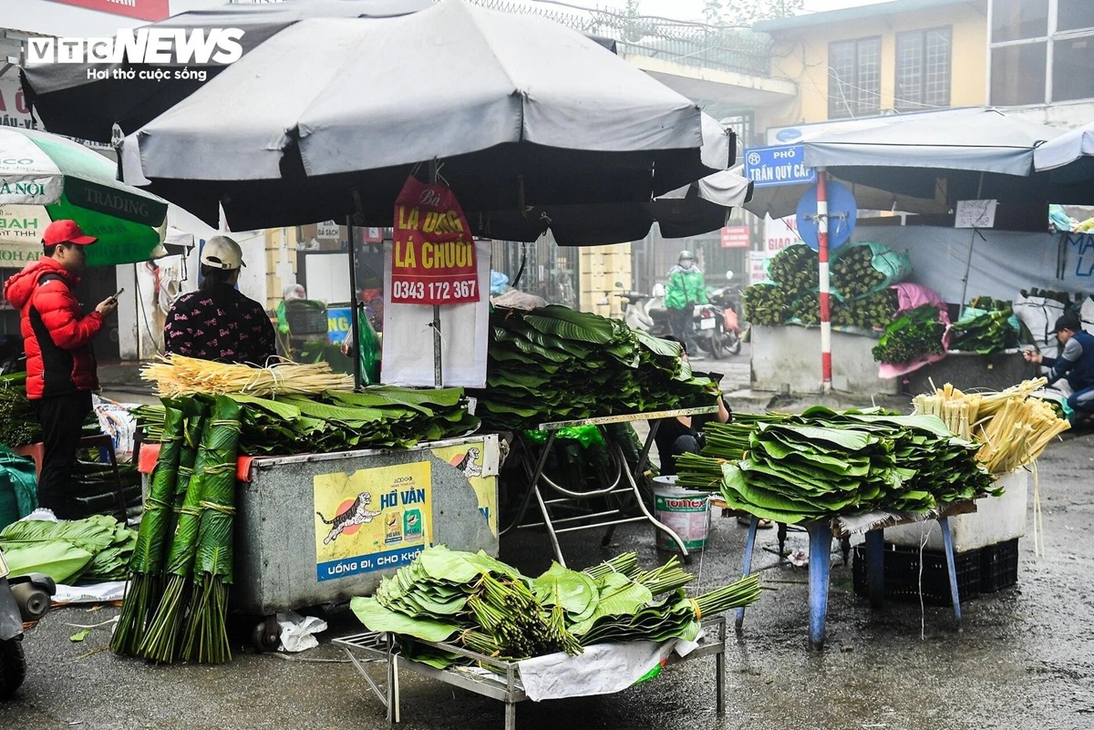 cho la dong lau doi nhat ha noi nhon nhip ngay giap tet hinh anh 1