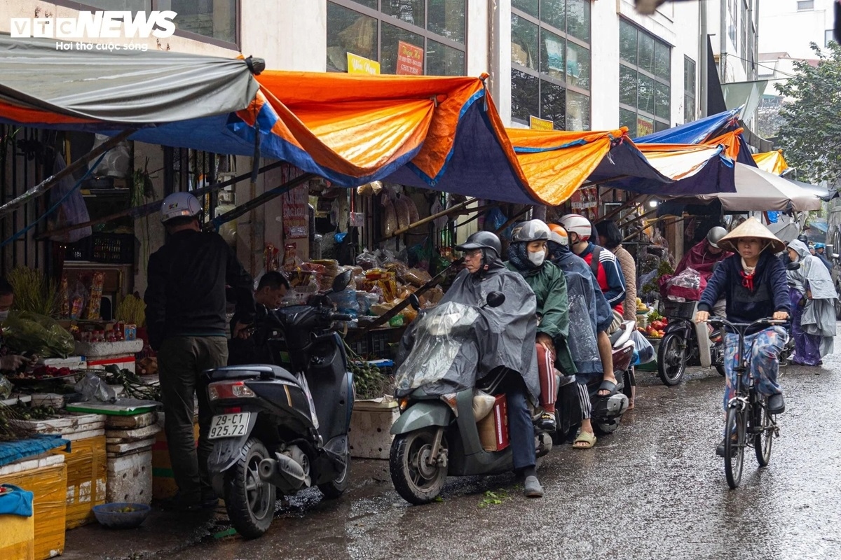 hanoi s market bustling for first full moon festival picture 1