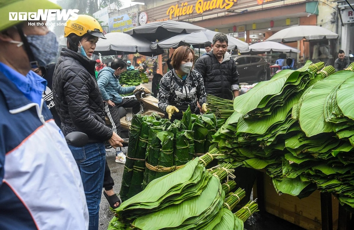 cho la dong lau doi nhat ha noi nhon nhip ngay giap tet hinh anh 2