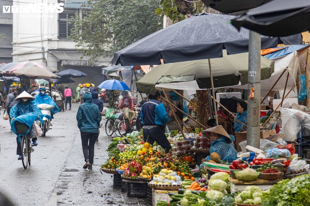 hanoi s market bustling for first full moon festival picture 2