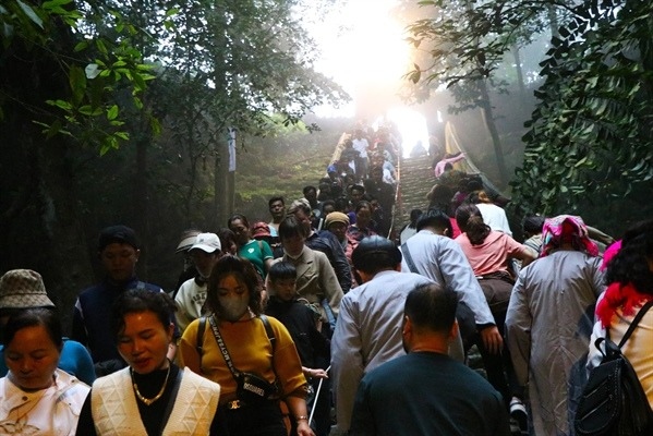 De co mot mua le hoi van minh, lanh manh ben bi gan duc khoi trong hinh anh 3