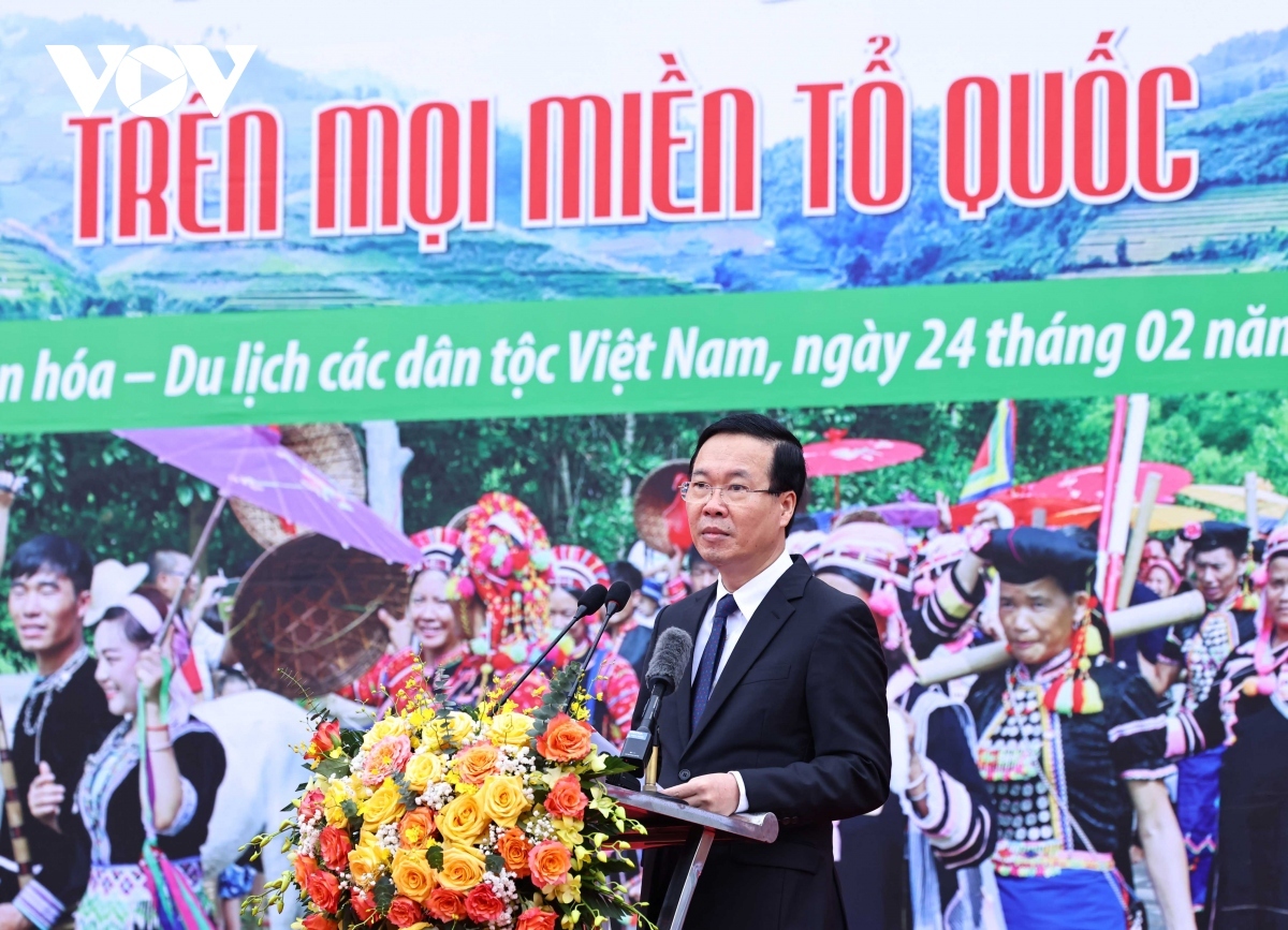 president attends ethnic spring festival in hanoi picture 4