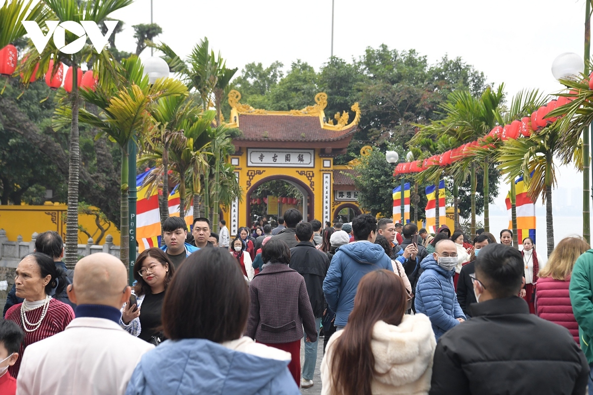 hanoians flock to pagodas on first day of lunar new year picture 3