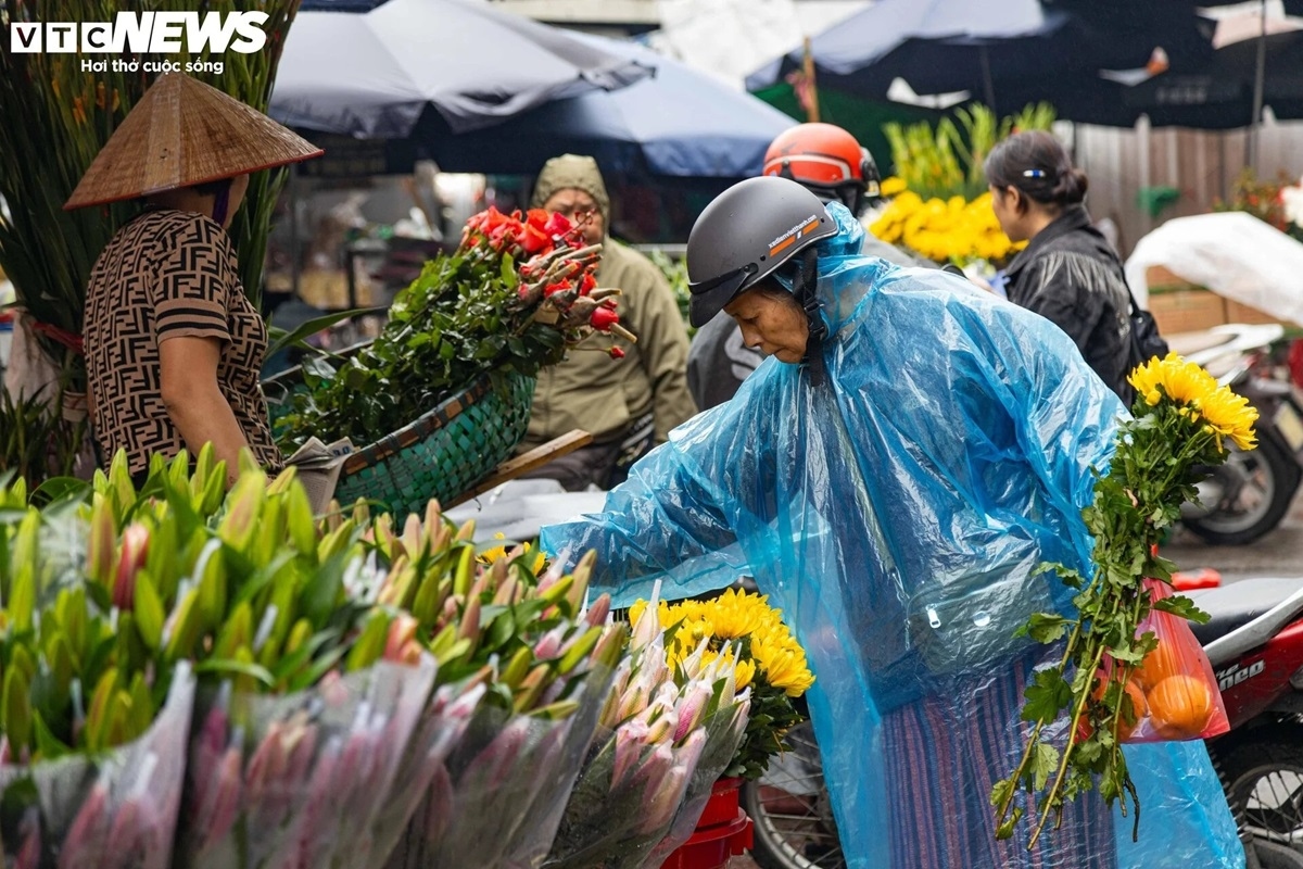 hanoi s market bustling for first full moon festival picture 4