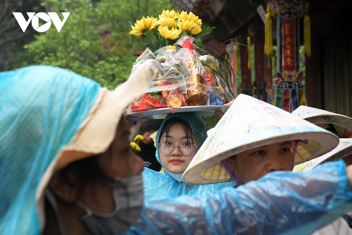 2024 huong pagoda festival attracts hordes of pilgrims, visitors picture 5