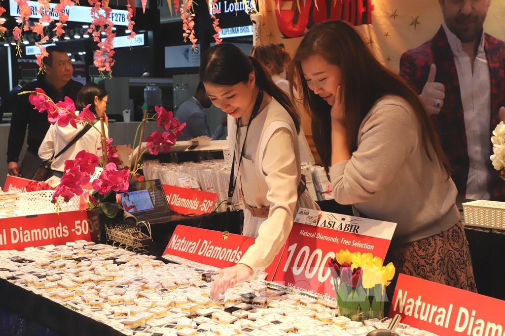 vietnamese firms join hong kong gem and jewelry shows picture 1