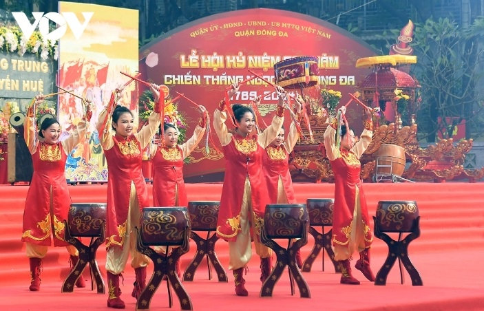 thousands attend dong da festival in memory of king quang trung picture 8