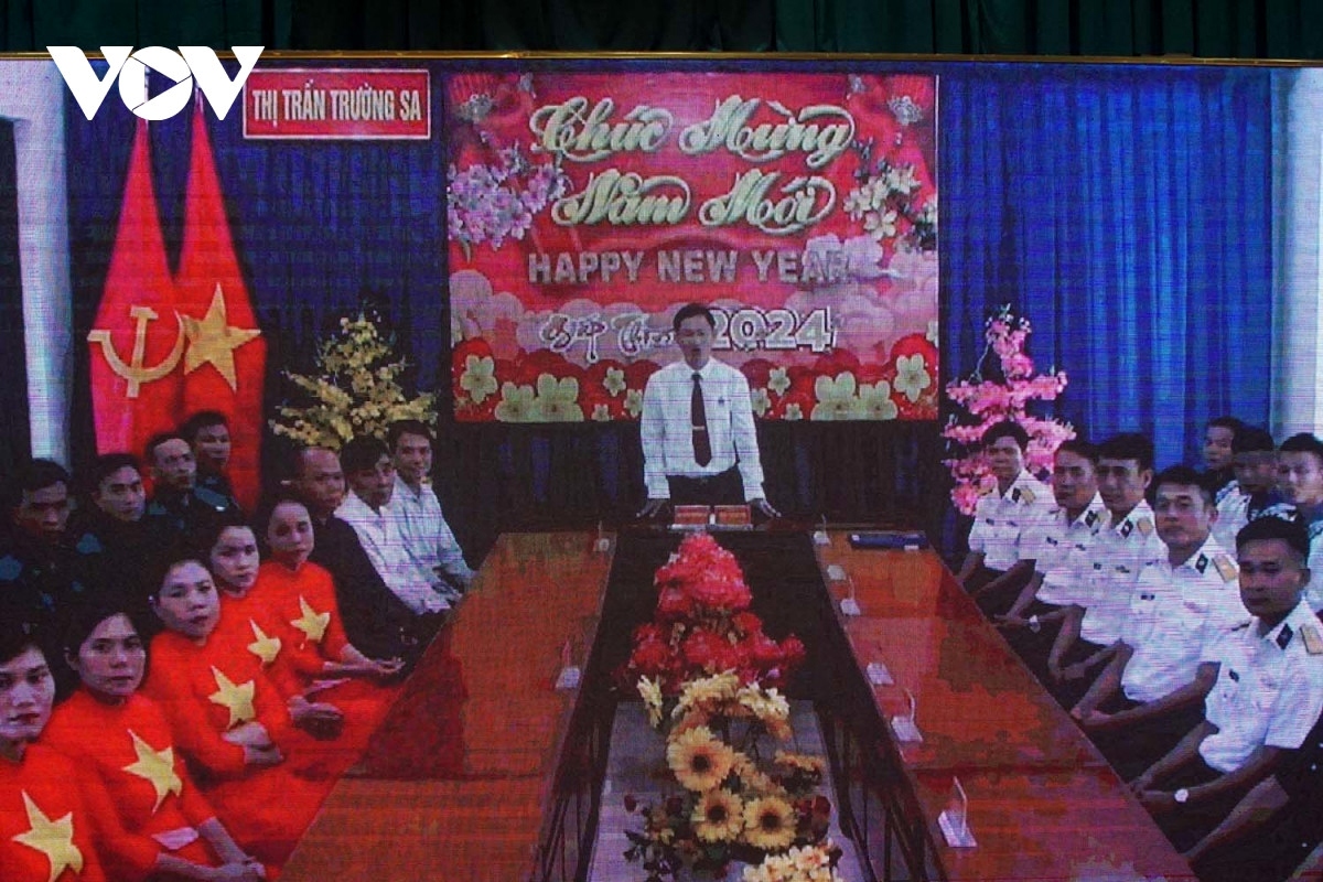 joyful tet holiday for soldiers and residents on spratly islands picture 1