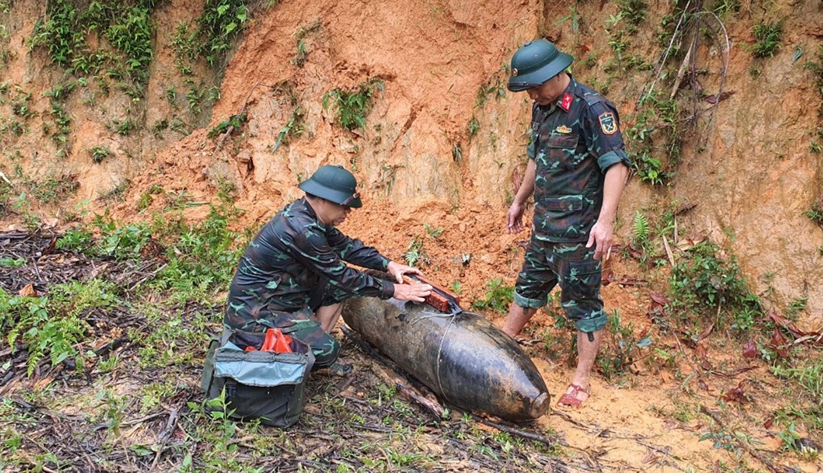 Hủy nổ quả bom nặng 350kg được phát hiện khi đào móng nhà