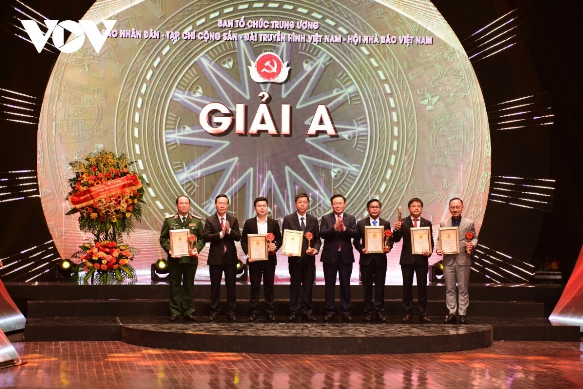 giai bua liem vang lan toa cac tac pham xuat sac trong linh vuc xay dung Dang hinh anh 4