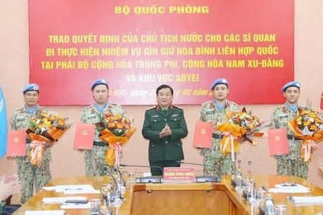 four vietnamese officers to leave for un peacekeeping missions picture 1