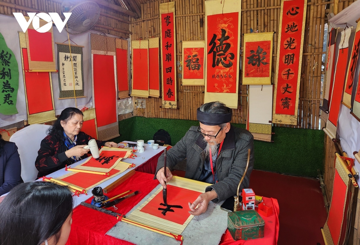 spring calligraphy festival gets underway in hanoi picture 3