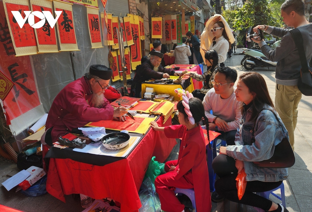 spring calligraphy festival gets underway in hanoi picture 6