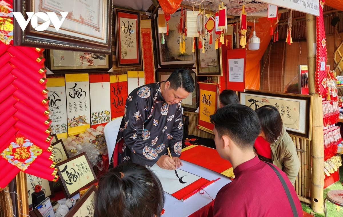 spring calligraphy festival gets underway in hanoi picture 8