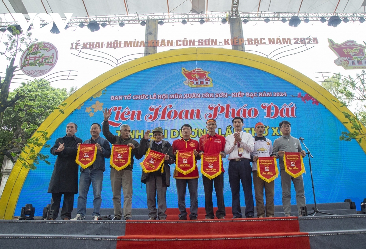 over 200 makers join unique clay firecracker festival in hai duong picture 3