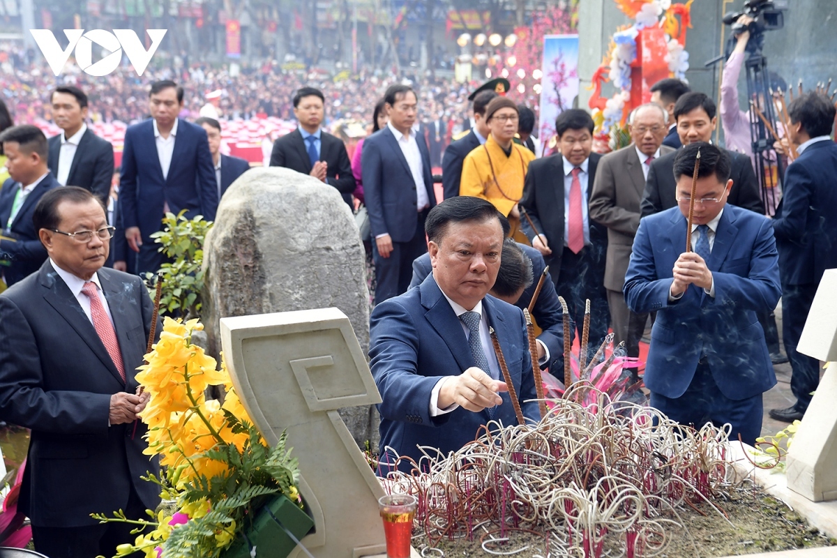 thousands attend dong da festival in memory of king quang trung picture 4