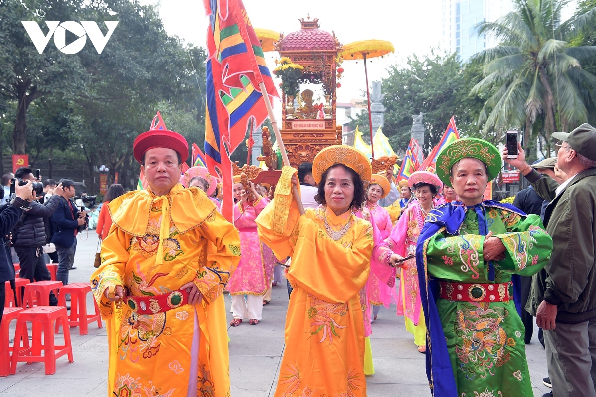 thousands attend dong da festival in memory of king quang trung picture 5