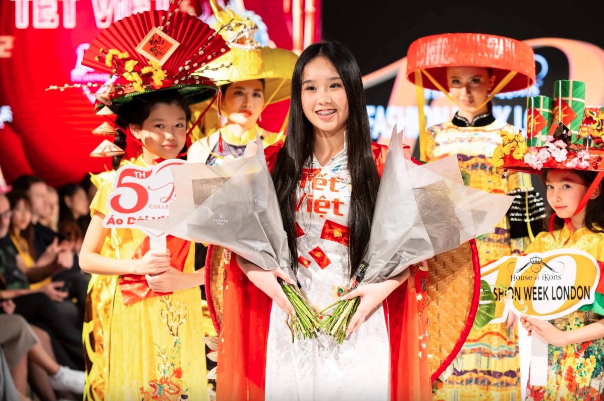 15-year-old launches ao dai collection in uk to celebrate tet picture 1