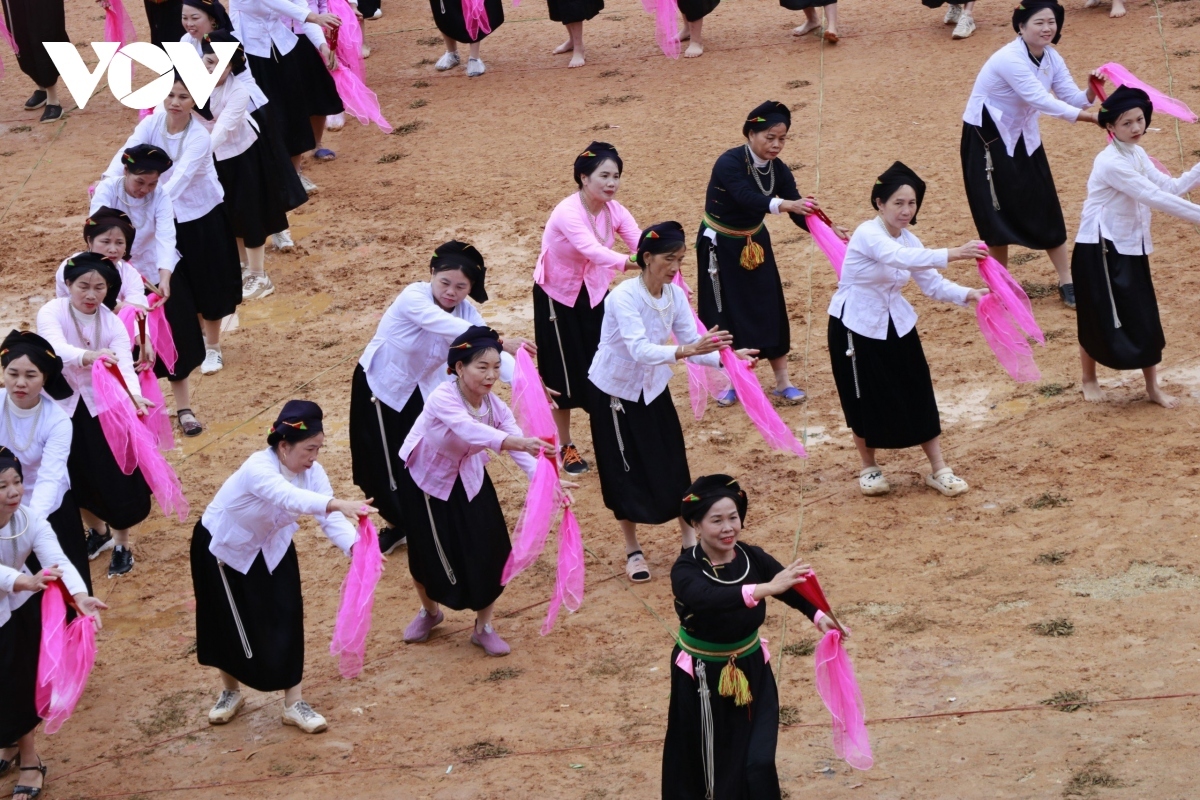 xo may festival in yen bai province excites crowds picture 5