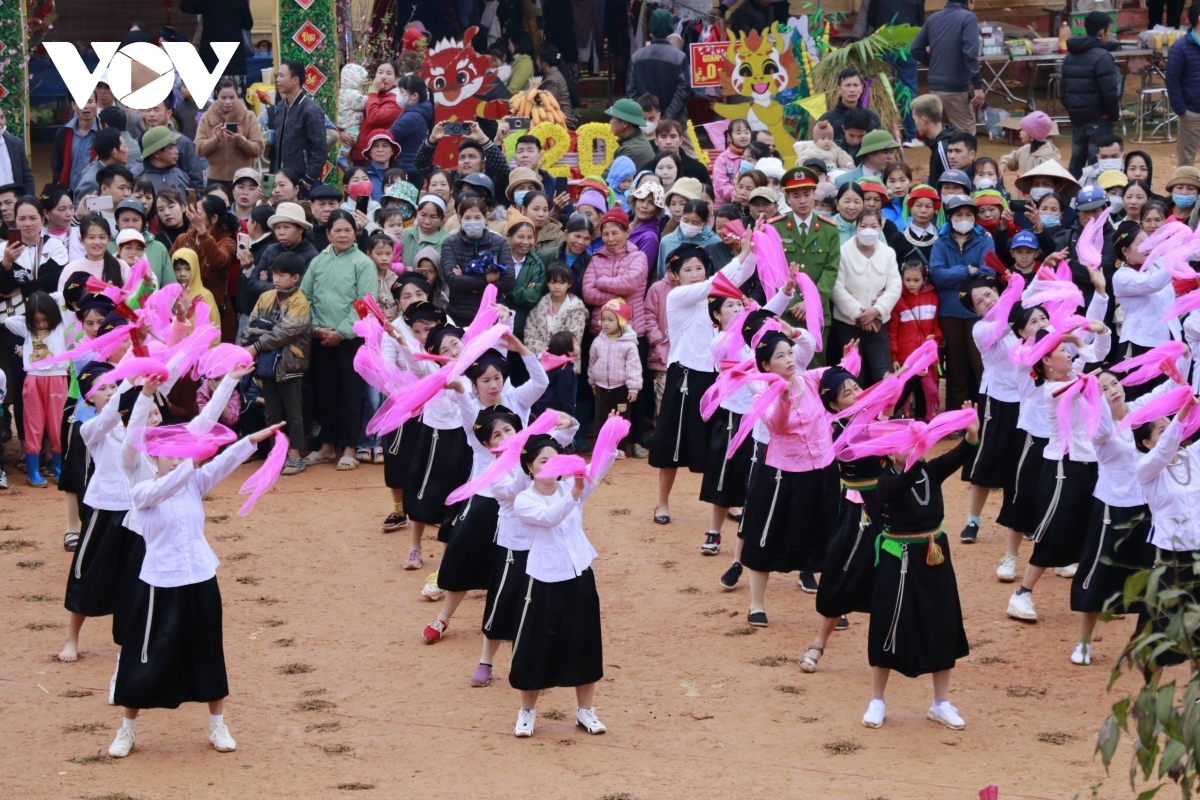 xo may festival in yen bai province excites crowds picture 6