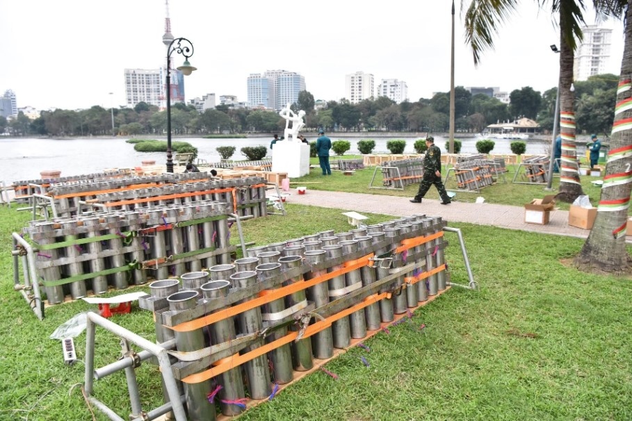 hanoi prepares for grand fireworks on lunar new year s eve picture 1