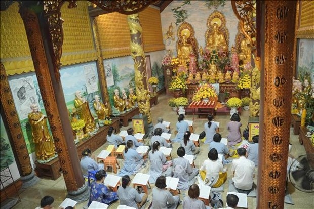 vietnamese in laos, thailand celebrate first full moon festival picture 1