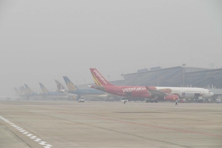 thick fog diverts and delays flights due to poor visibility picture 1