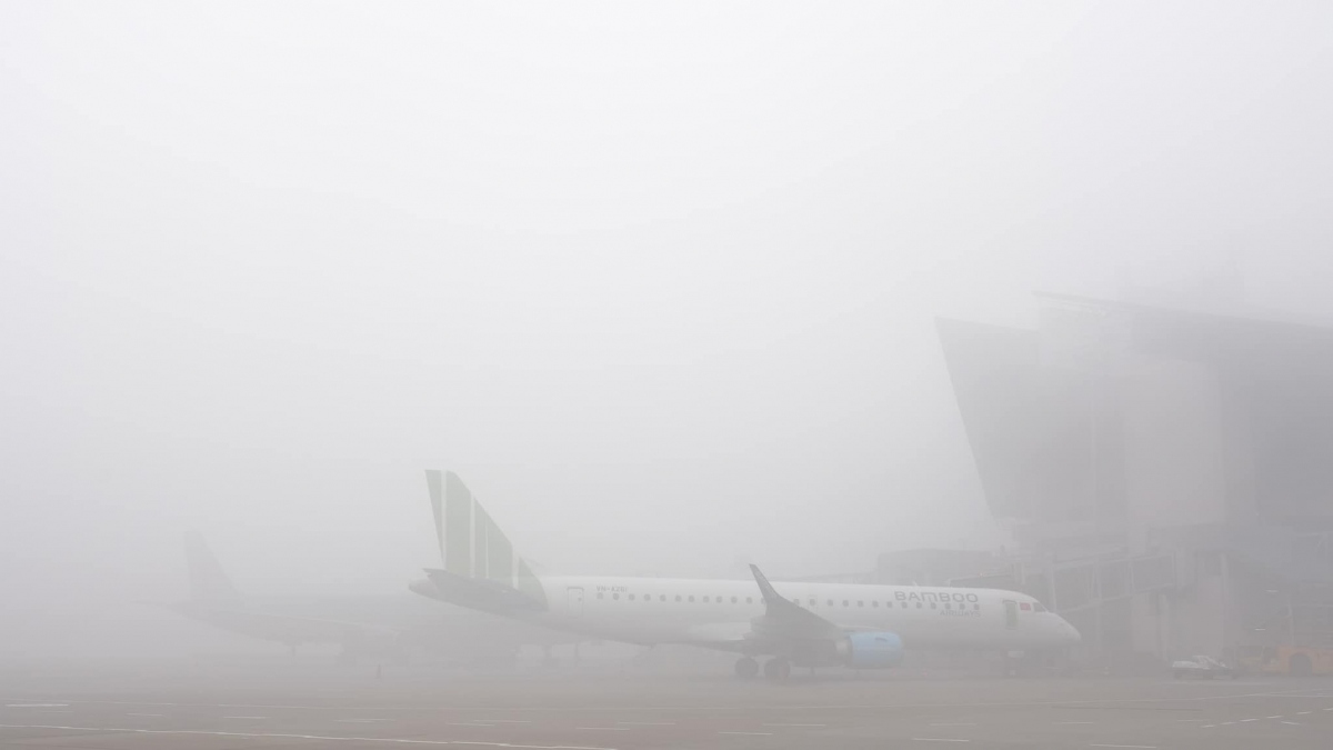 hanoi airport applies low visibility procedures amid bad weather picture 1