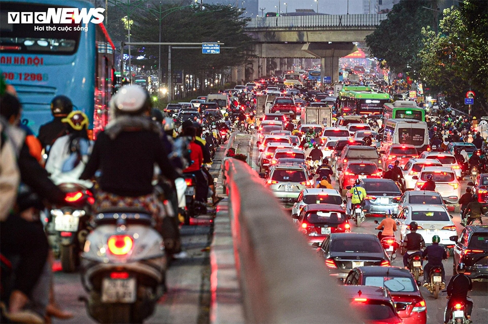hanoi gateways jammed as people return home for tet picture 12