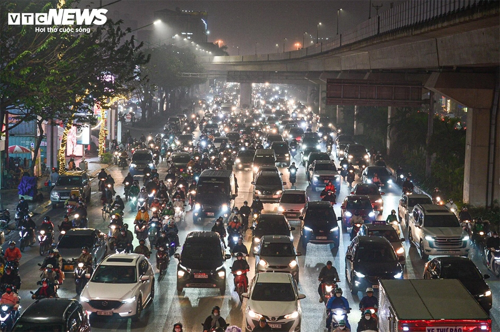 hanoi gateways jammed as people return home for tet picture 13
