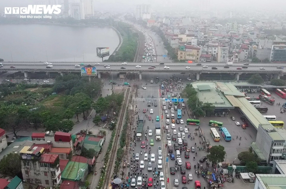 hanoi gateways jammed as people return home for tet picture 2