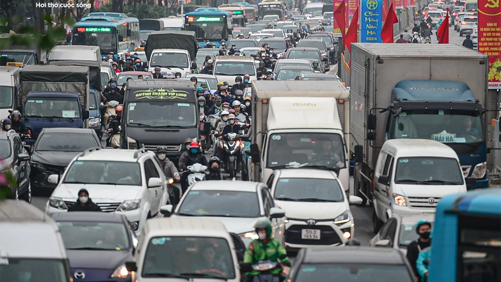 hanoi gateways jammed as people return home for tet picture 3