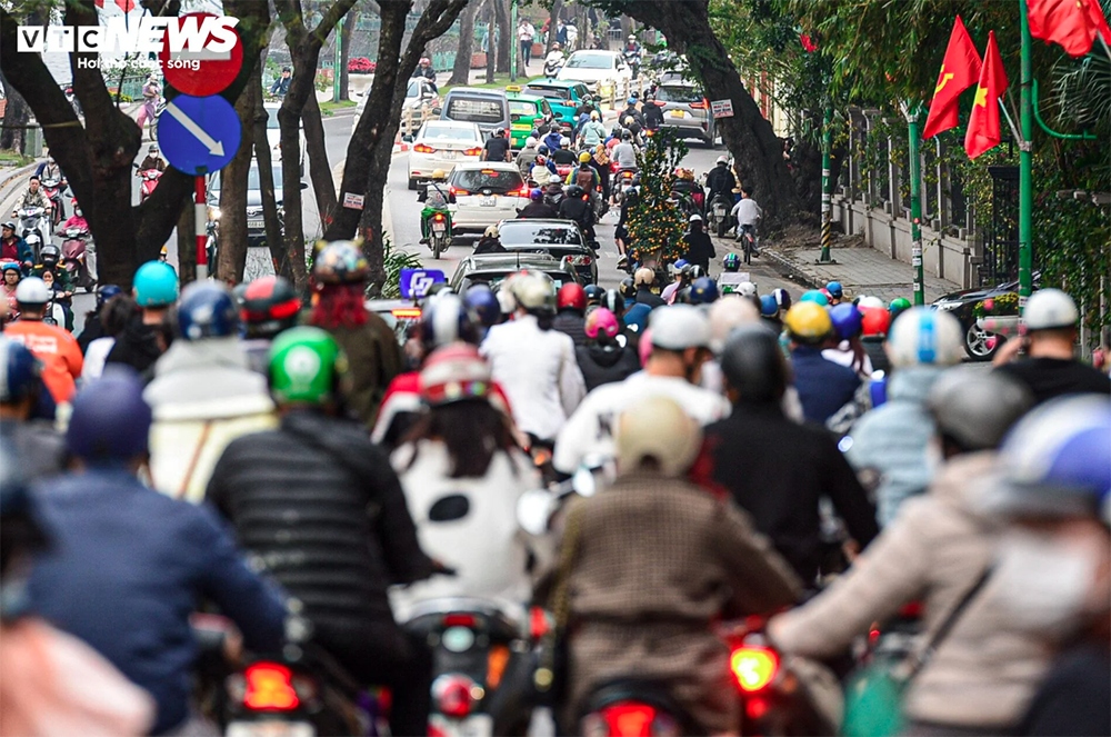 hanoi gateways jammed as people return home for tet picture 9