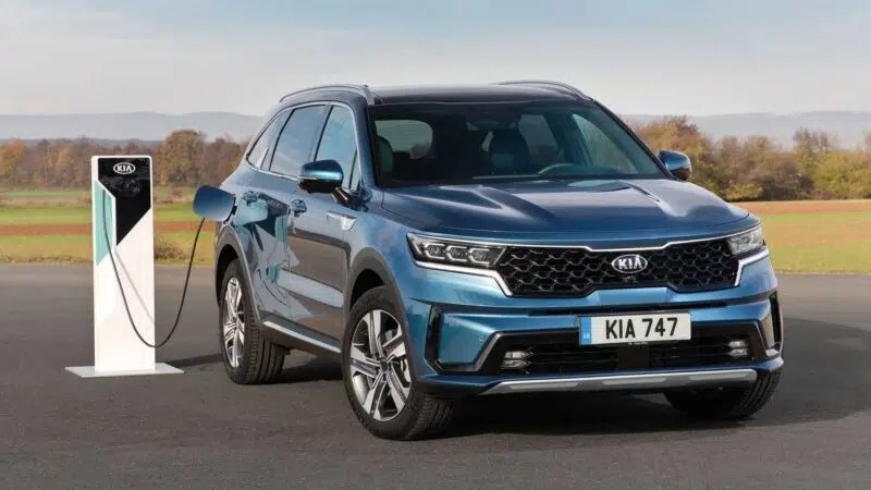 Tồn kho 2 năm, Kia Sorento phải giảm giá cả trăm triệu đồng để xả hàng