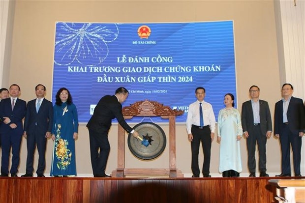 first trading session of ho chi minh stock exchange opens after tet holiday picture 1