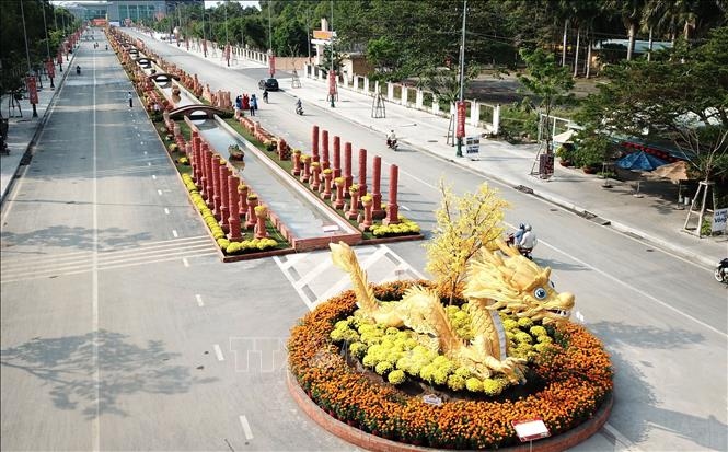 longest ceramic-flower road sets national record picture 1